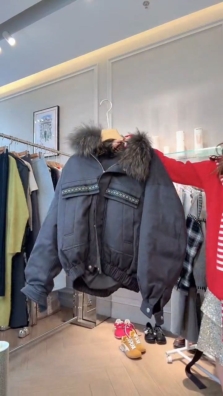 羽RONG服S码 原价1880