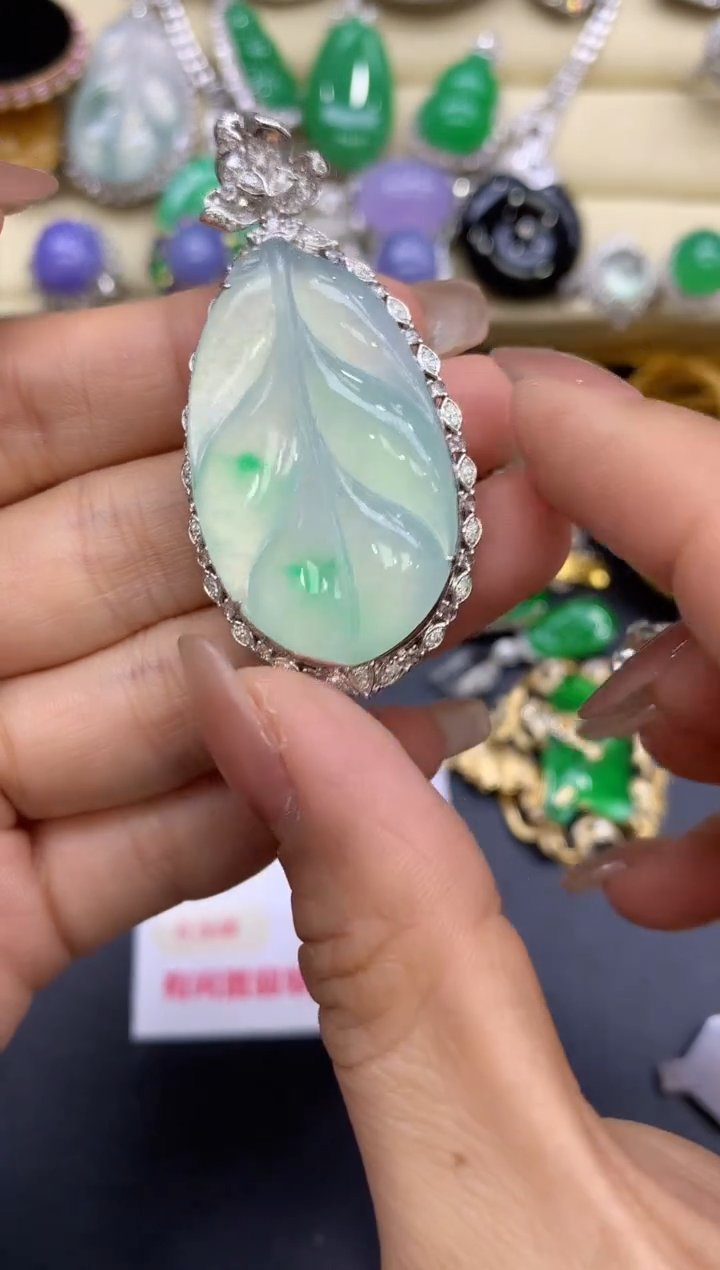 颈饰18K金镶嵌翡翠490-中国好珍宝