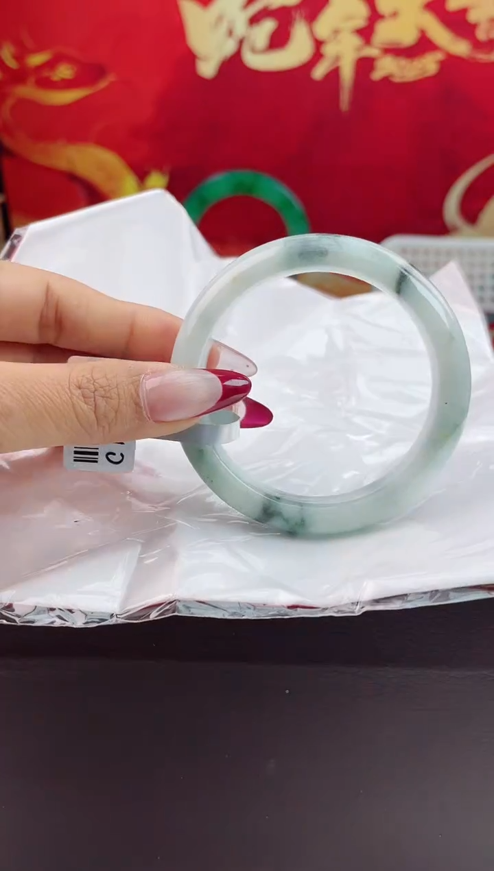 【闪购商品】翡翠手镯未镶嵌12翡翠手镯（微瑕）