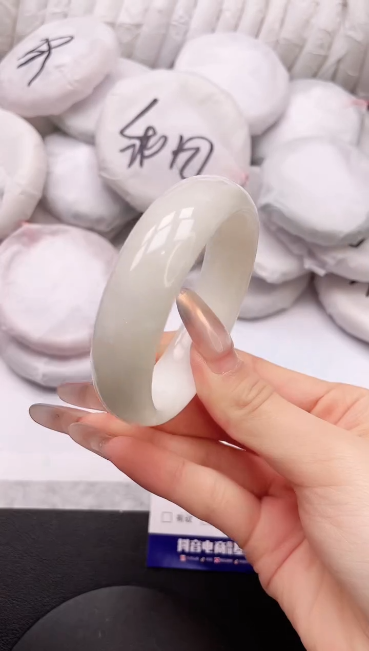 【闪购商品】和田玉手镯未镶嵌18L105-55