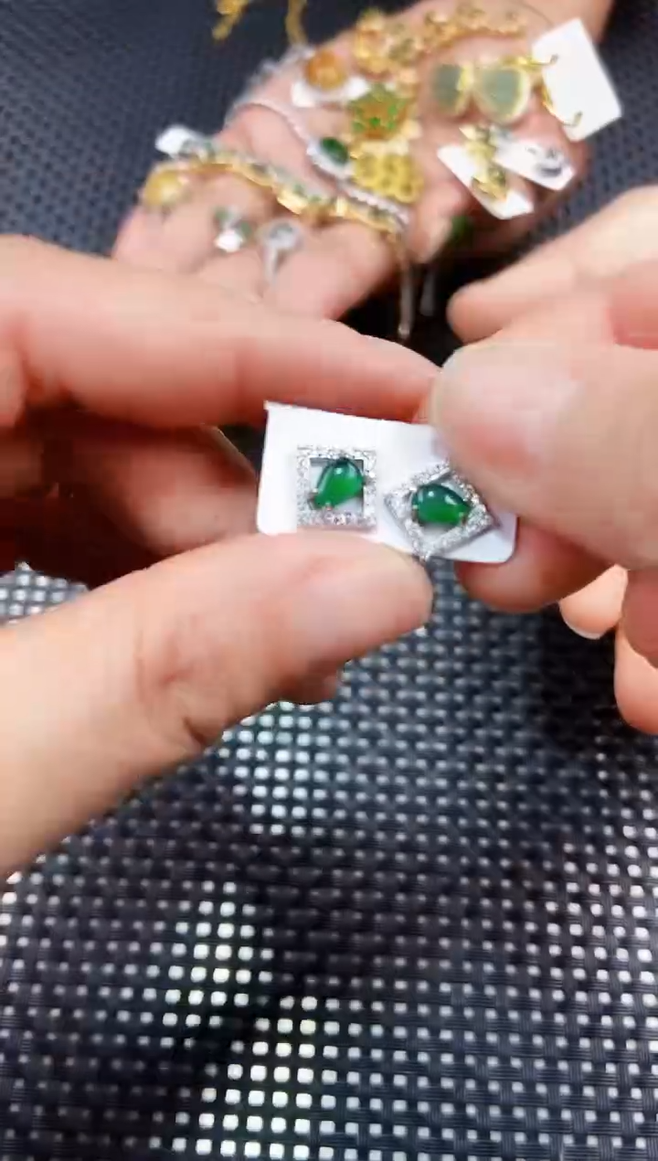 【闪购商品】翡翠耳饰未镶嵌111111111