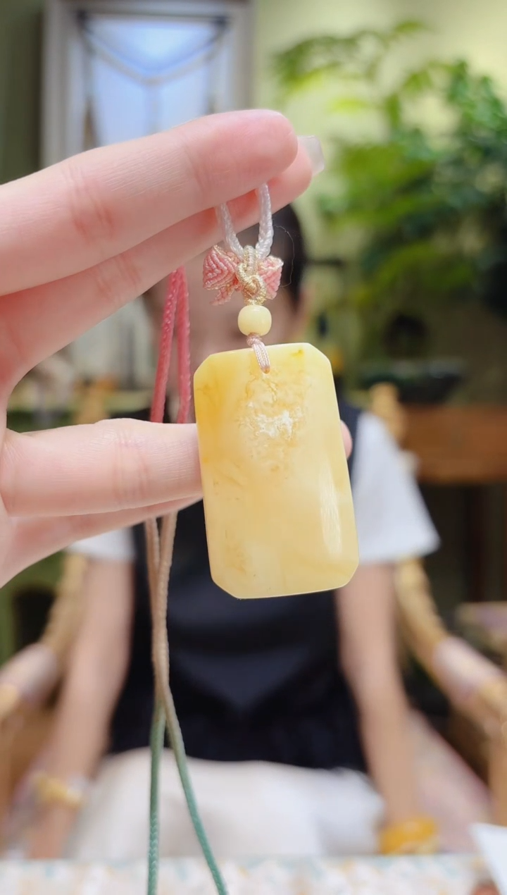 【闪购商品】蜜蜡裸石未镶嵌蜜蜡无事牌绳编吊坠
