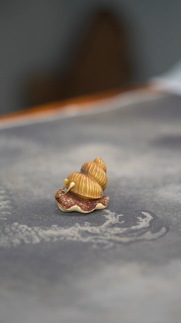【闪购商品】金丝楠木雕手工精雕植物染蜗牛把玩