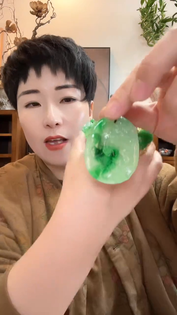 吊坠(赠链)未镶嵌翡翠100