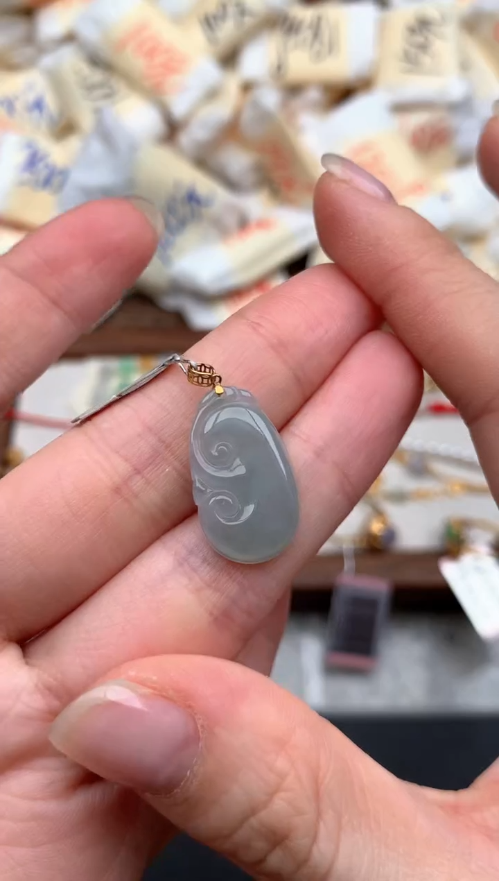 18K金镶嵌挂件翡翠1