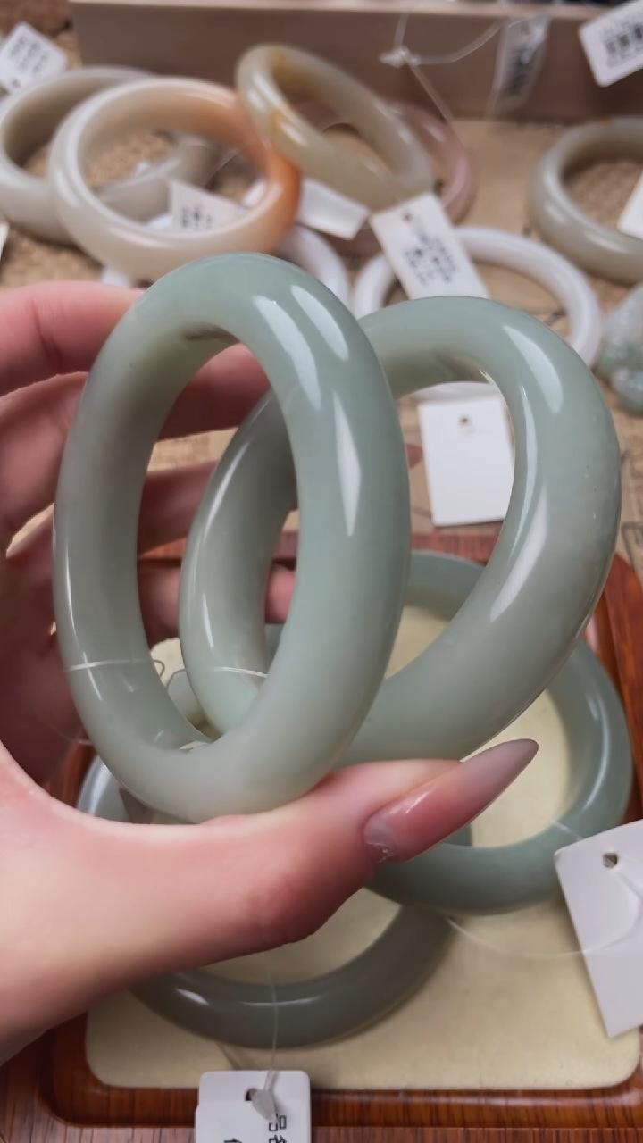 【闪购商品】石英质玉手镯未镶嵌11