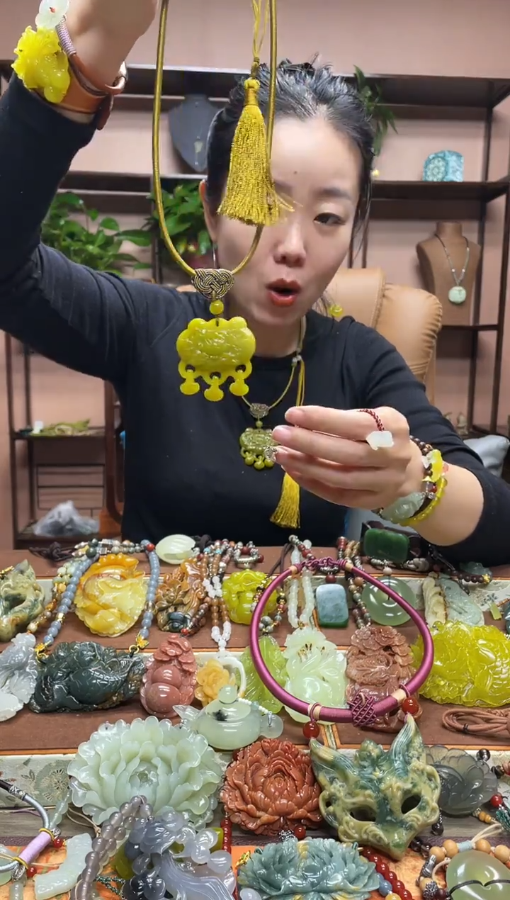 未镶嵌岫玉吊坠多样性发货发其中之一