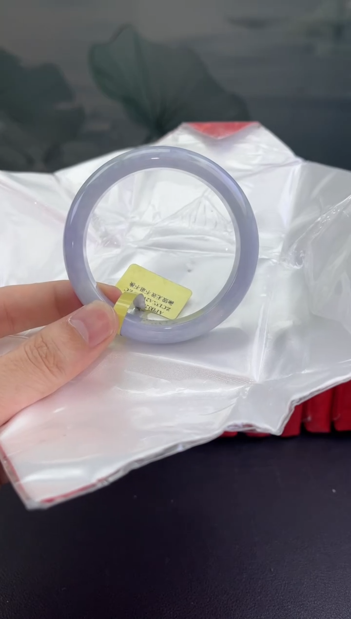 翡翠手镯未镶嵌翡翠手镯