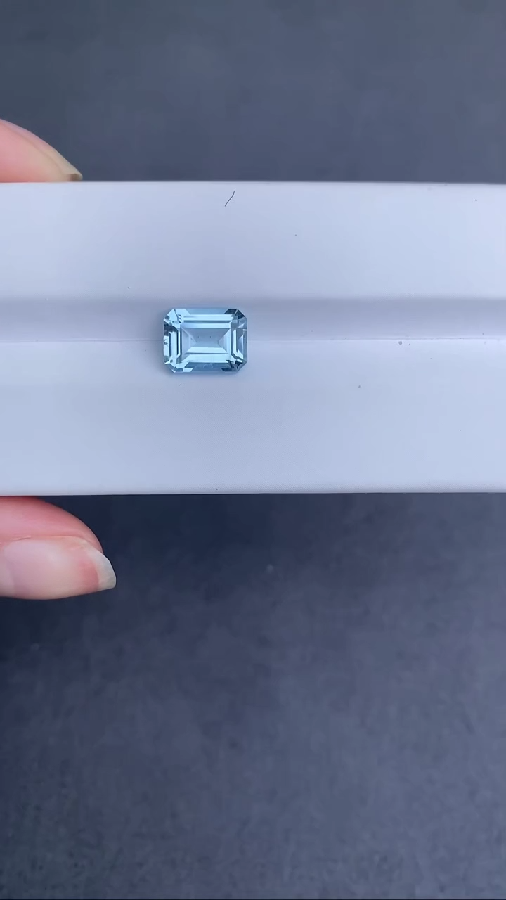 【闪购商品】海蓝宝石笔搁未镶嵌2.5CT------