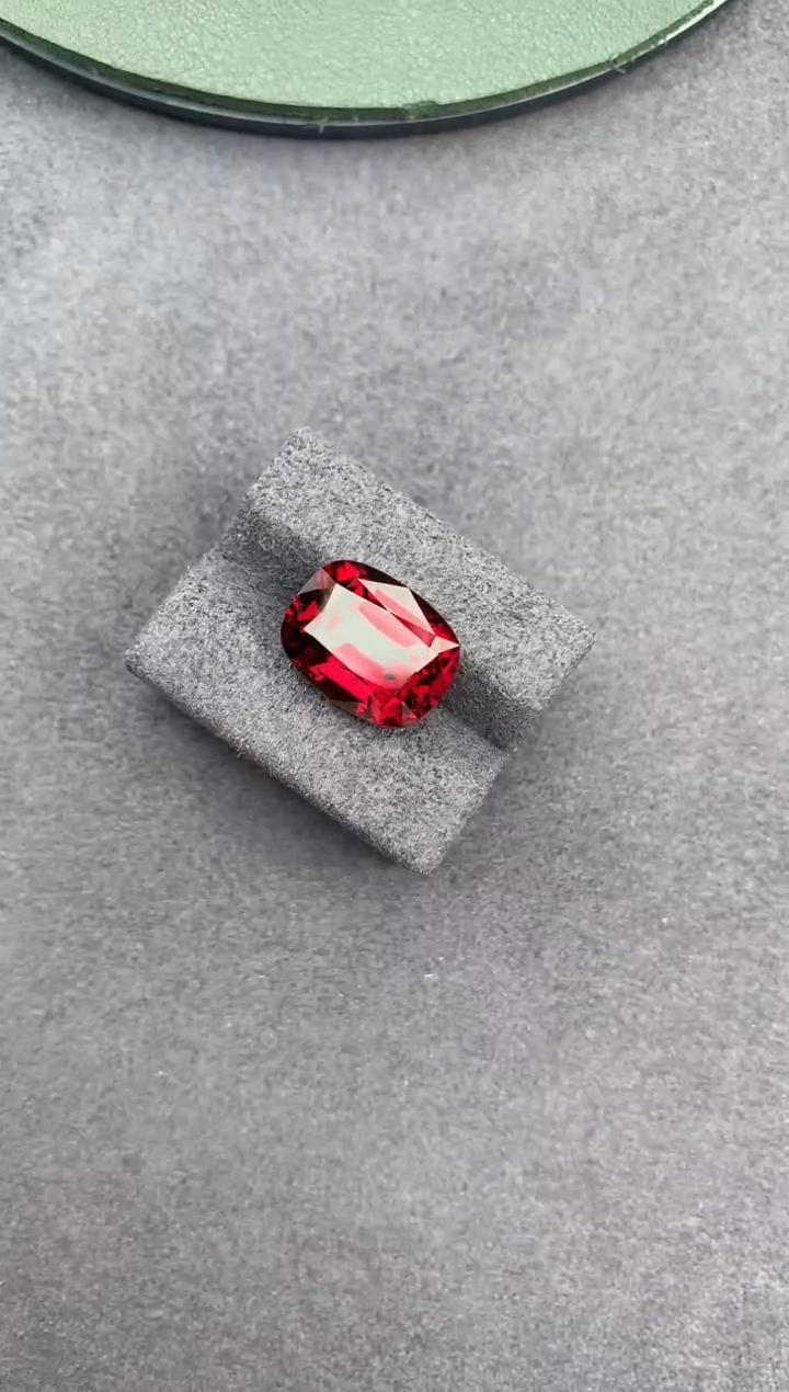 【闪购商品】石榴石裸石未镶嵌10.2ct镁铝榴石