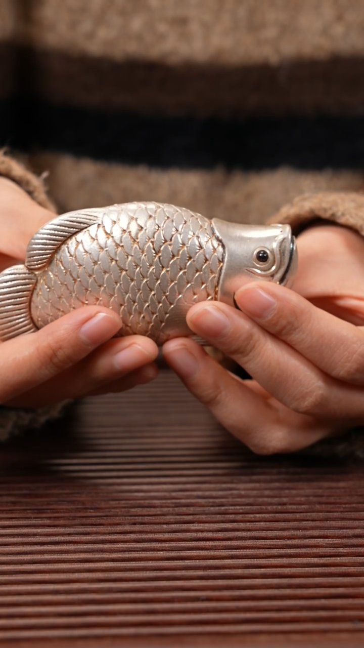 【闪购商品】紫砂茶宠精工描银 龙鱼