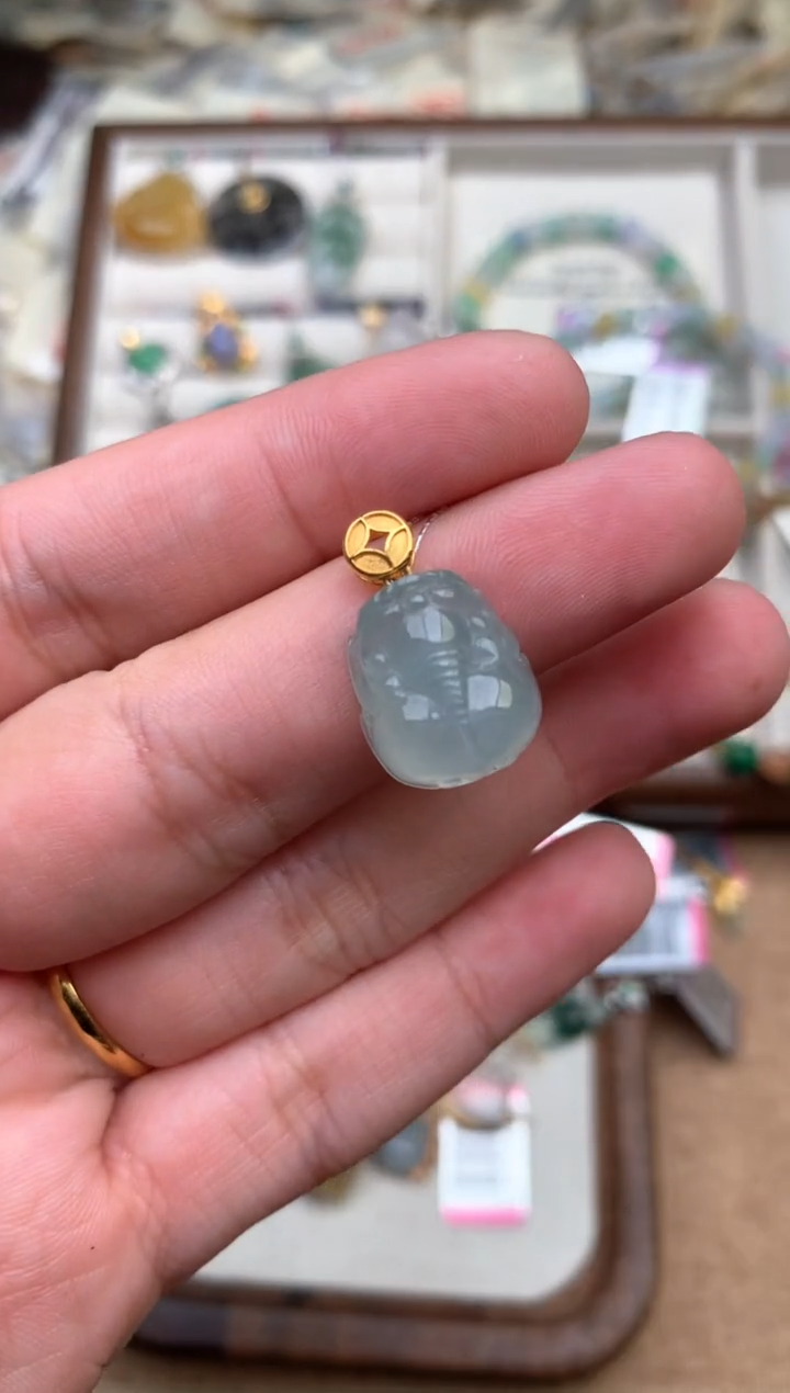 18K金镶嵌挂件翡翠1