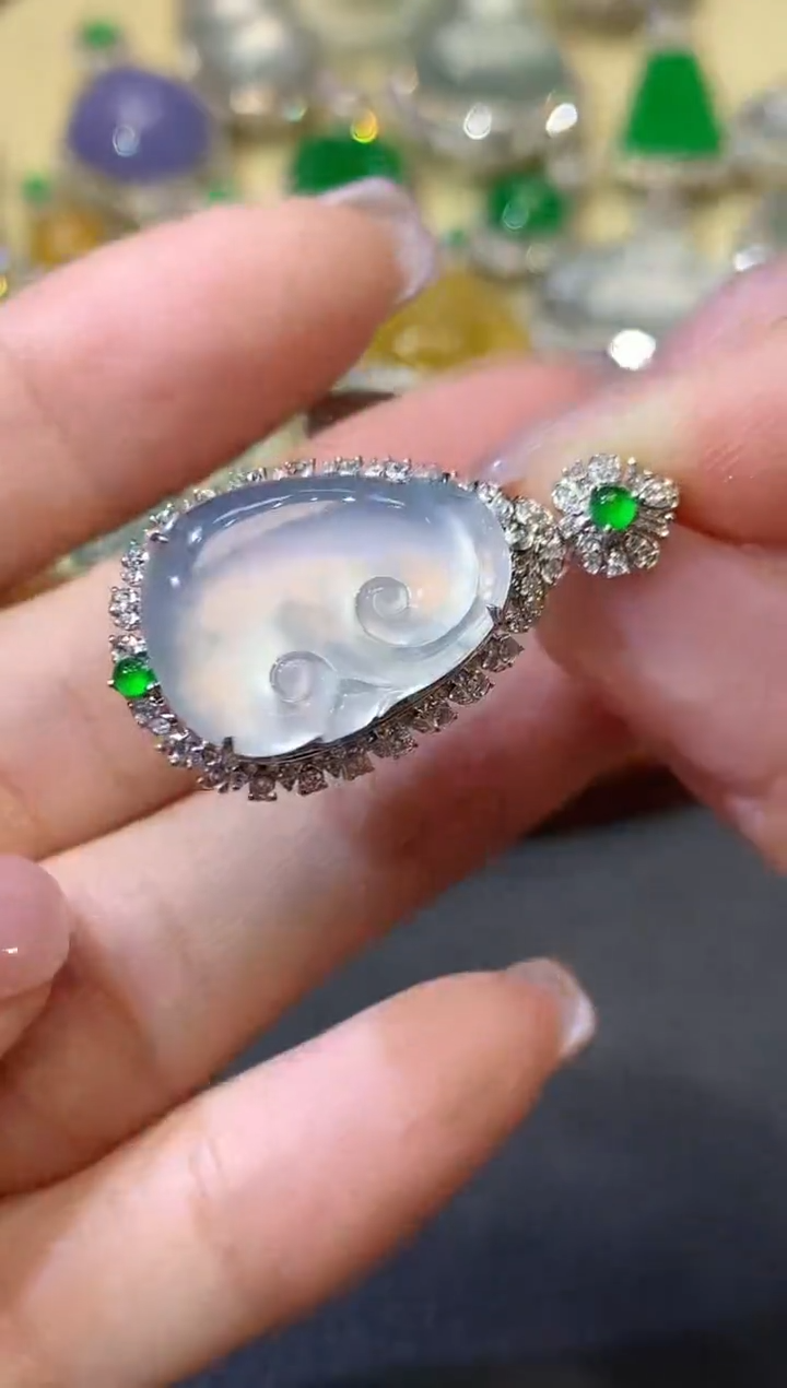 【闪购商品】翡翠吊坠(不含链)18K金镶嵌C21