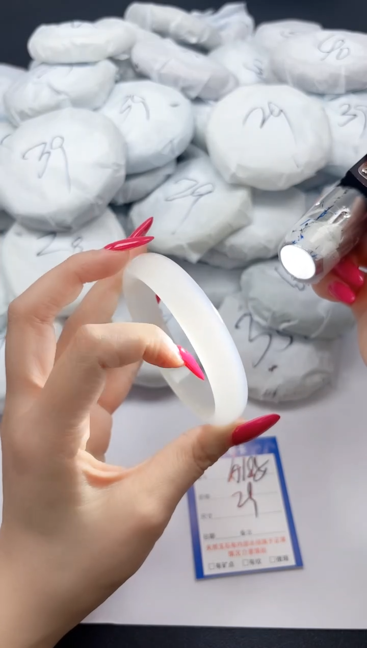 未镶嵌手镯石英质玉A185/6263