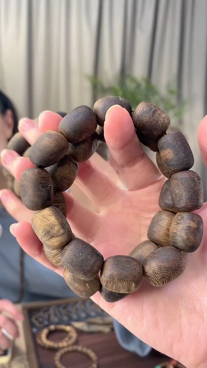 沉香手串天然沉香，假一赔四，多样性发其一