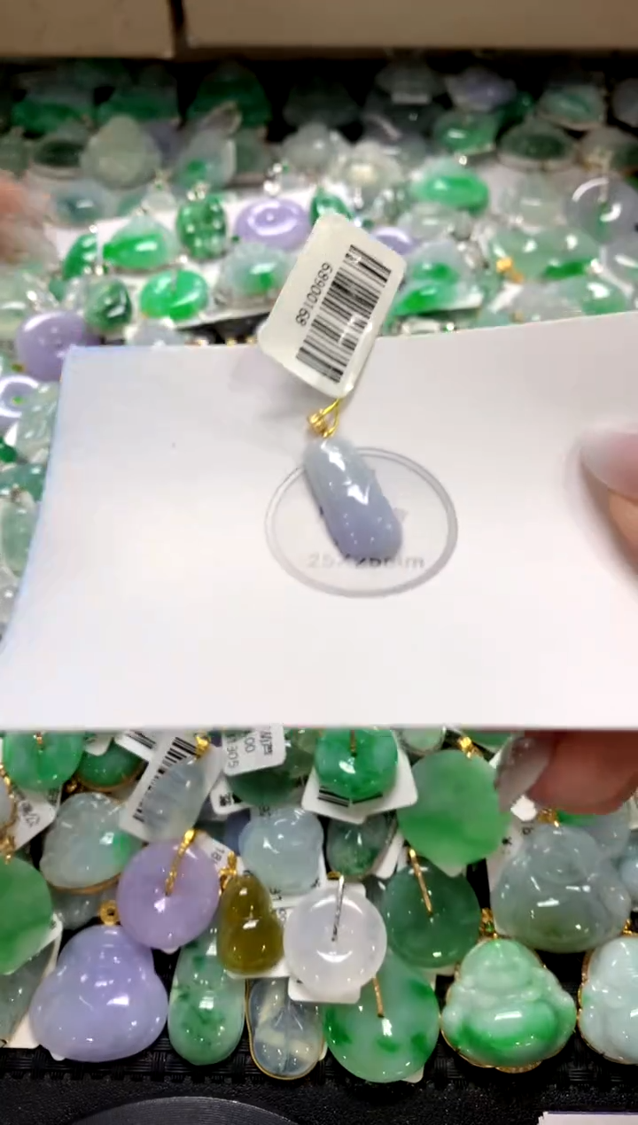 颈饰18K金镶嵌翡翠1