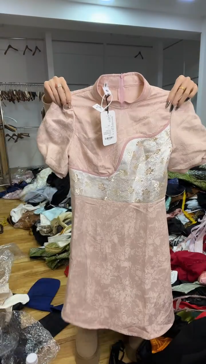 连衣裙       M码       80-105斤