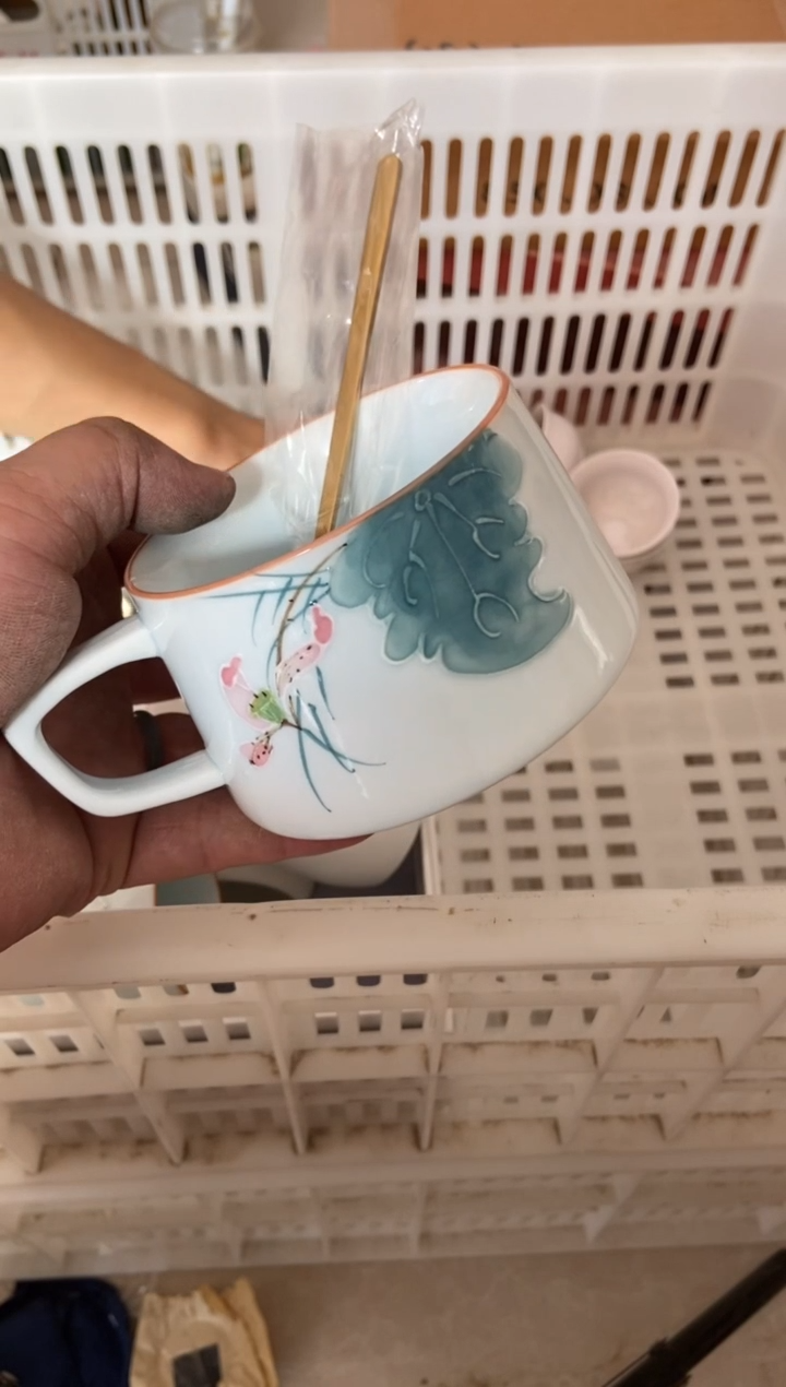 杯无运费险有瑕疵的摄影的产品有使用过的痕迹有点脏介意勿拍
