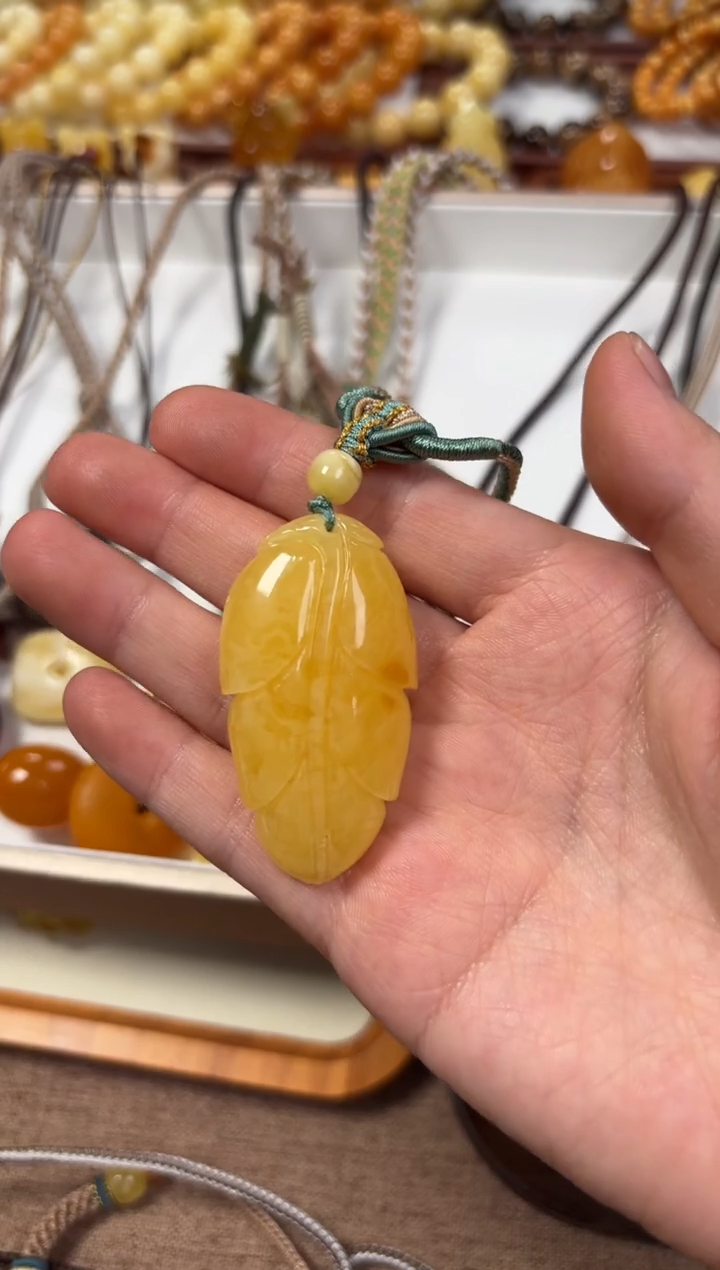 【闪购商品】蜜蜡裸石未镶嵌树叶