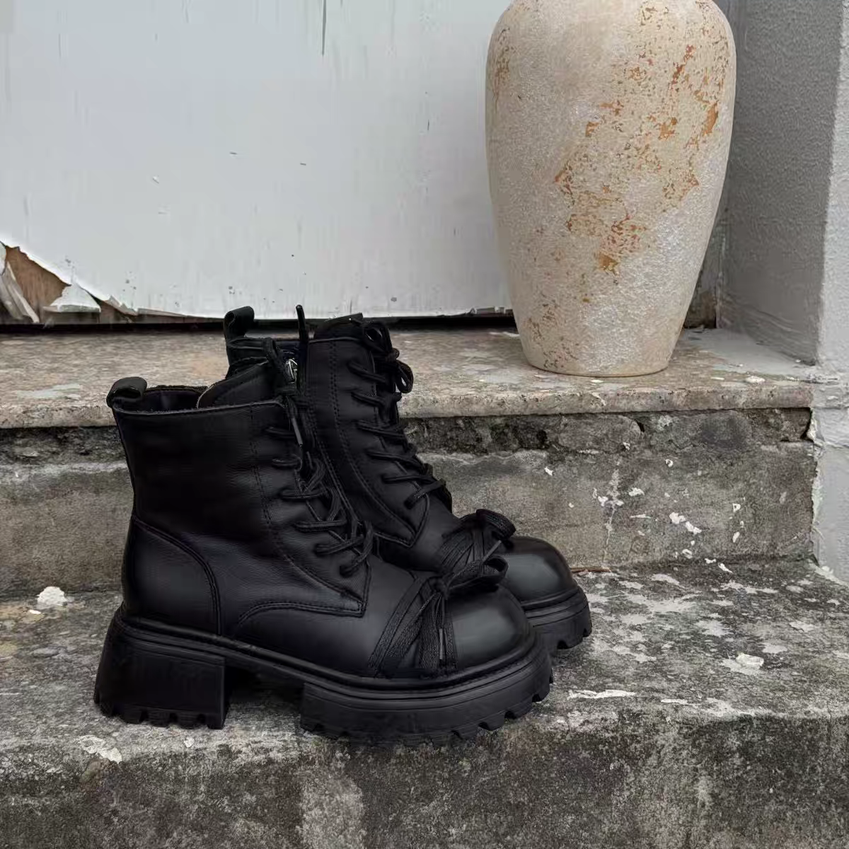 8300头层牛皮厚底复古手工洋气加绒马丁靴