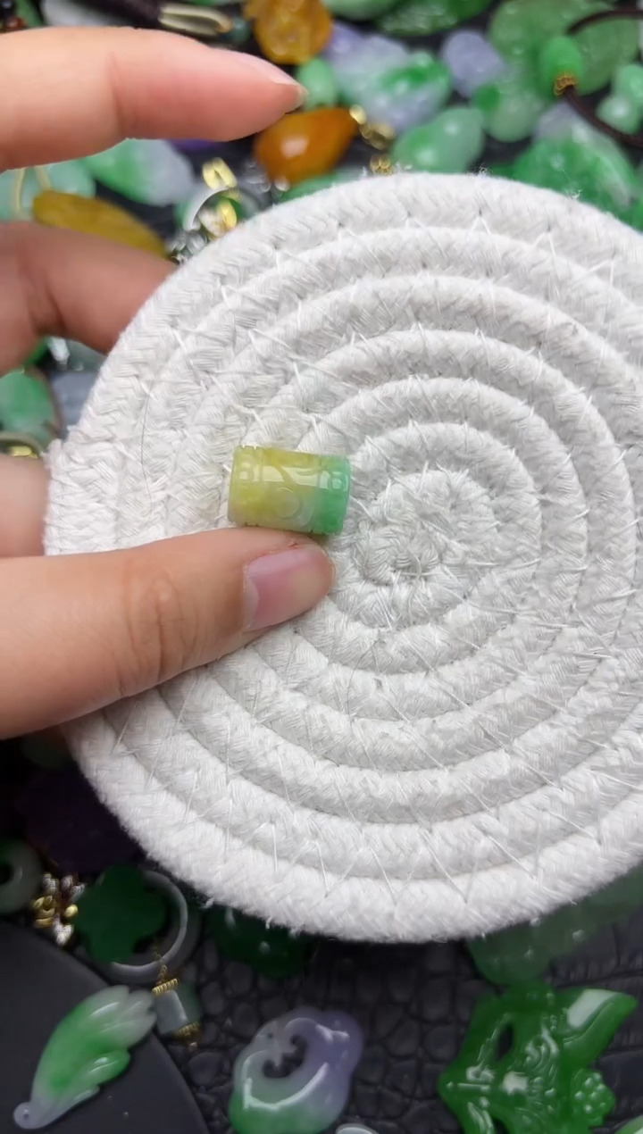 颈饰未镶嵌翡翠缅甸翡翠吊坠