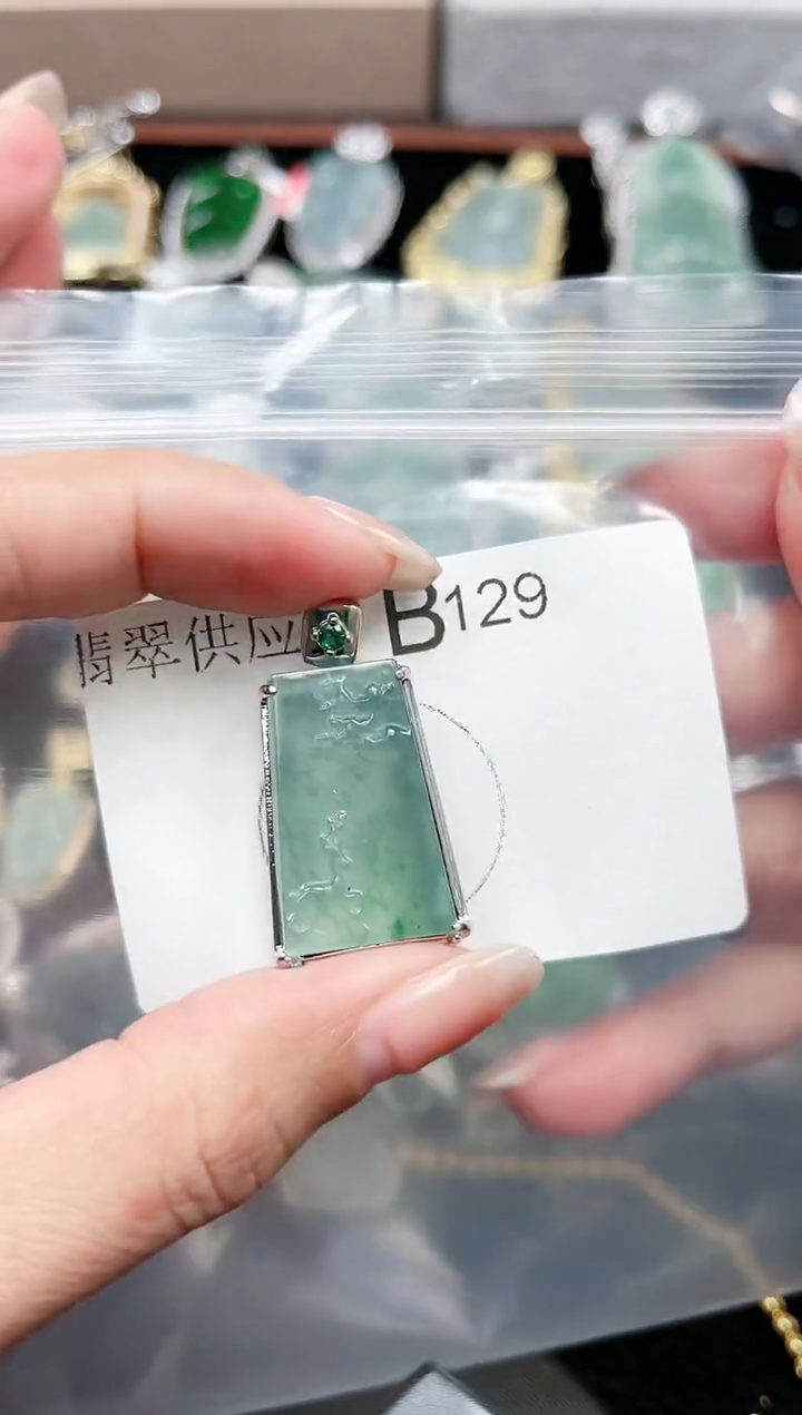 【闪购商品】翡翠颈饰未镶嵌129赠皮绳