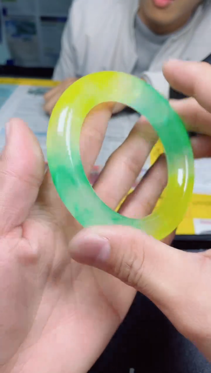 时尚精美高端手镯117