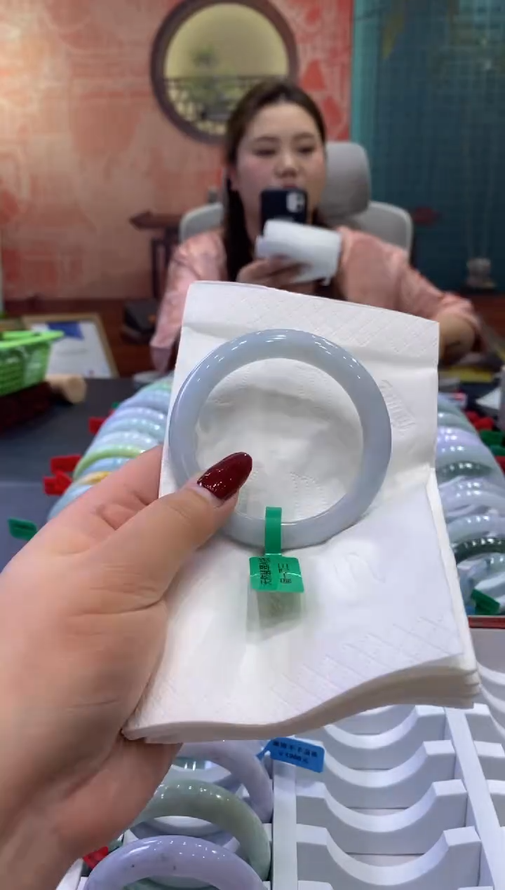 【闪购商品】翡翠手镯未镶嵌多人0005230