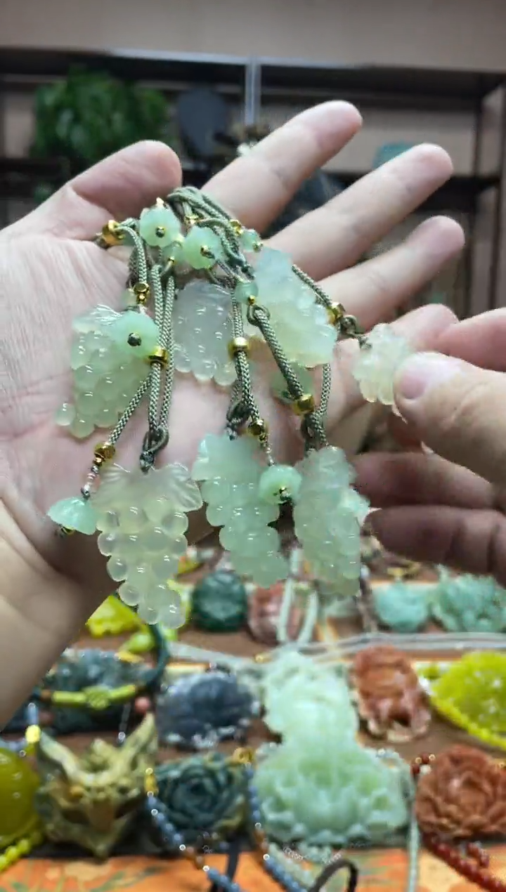 未镶嵌岫玉吊坠多样性发货发其中之一