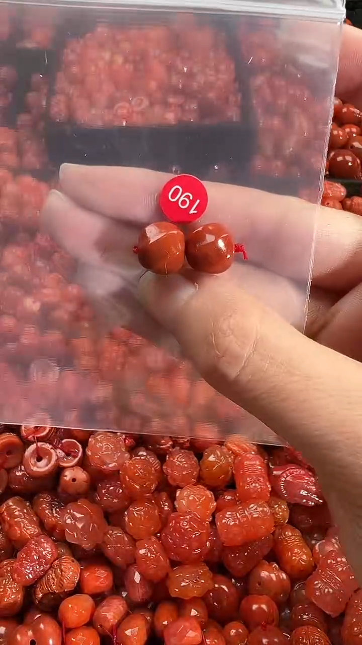 颈饰未镶嵌南红玛瑙1