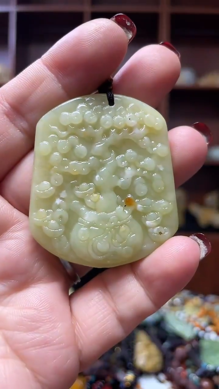 未镶嵌岫玉挂件 