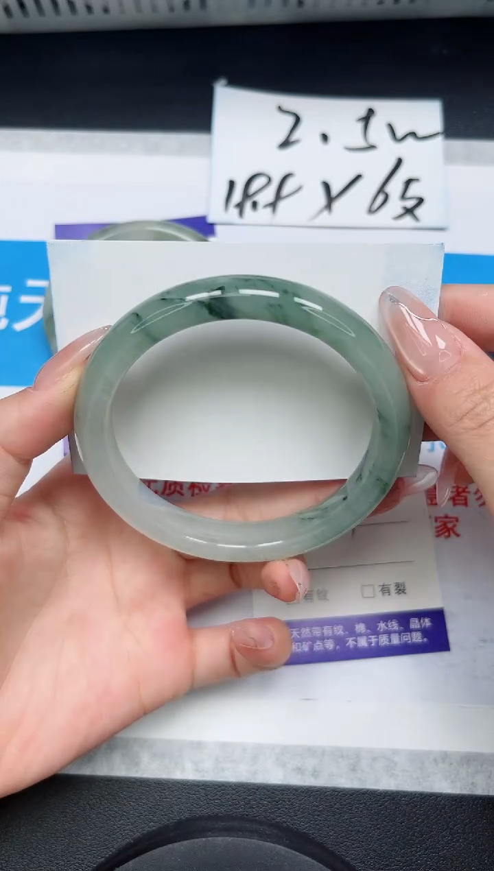 【闪购商品】石英质玉手镯合金82