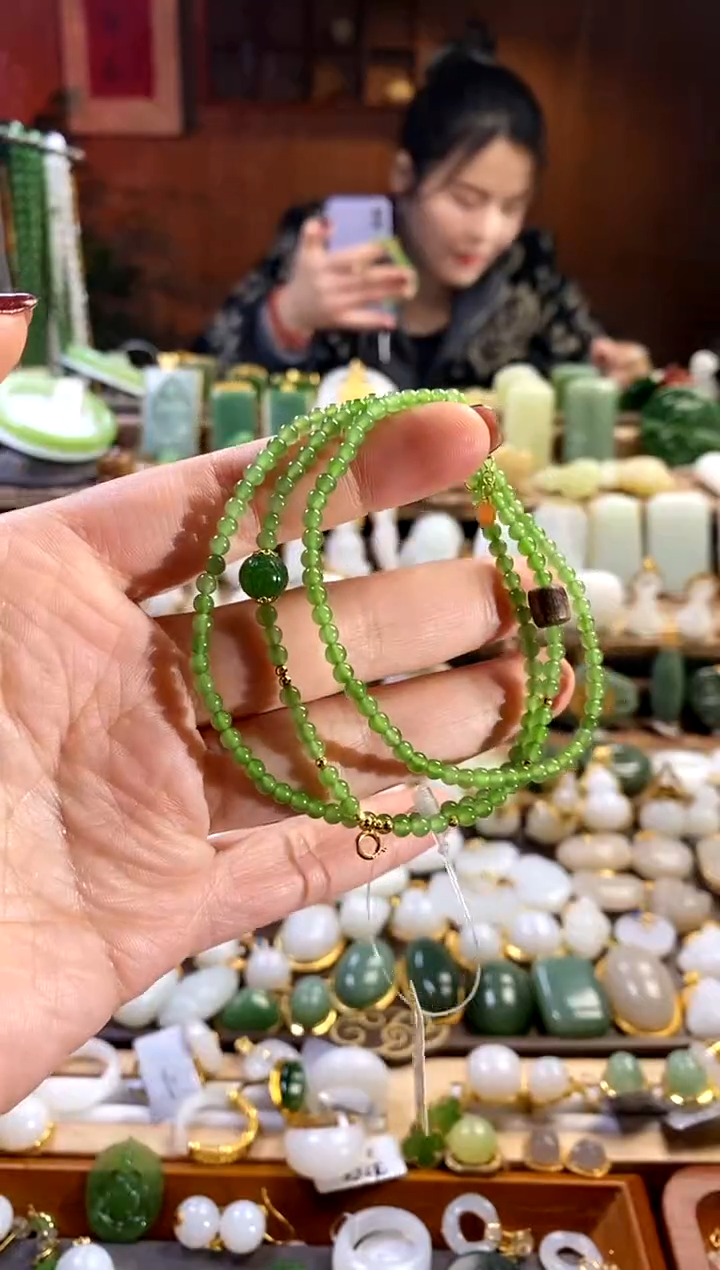 【闪购商品】和田玉项链18K金镶嵌。