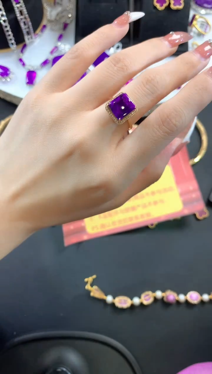 【闪购商品】苏纪石（舒俱来）.18K金镶嵌舒俱来戒指