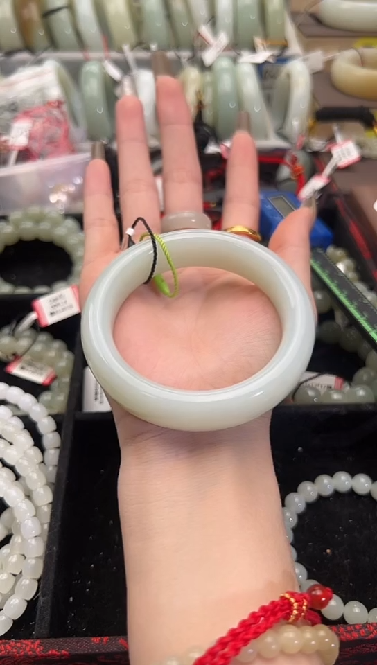 【闪购商品】和田玉手镯未镶嵌且末料青白玉手镯