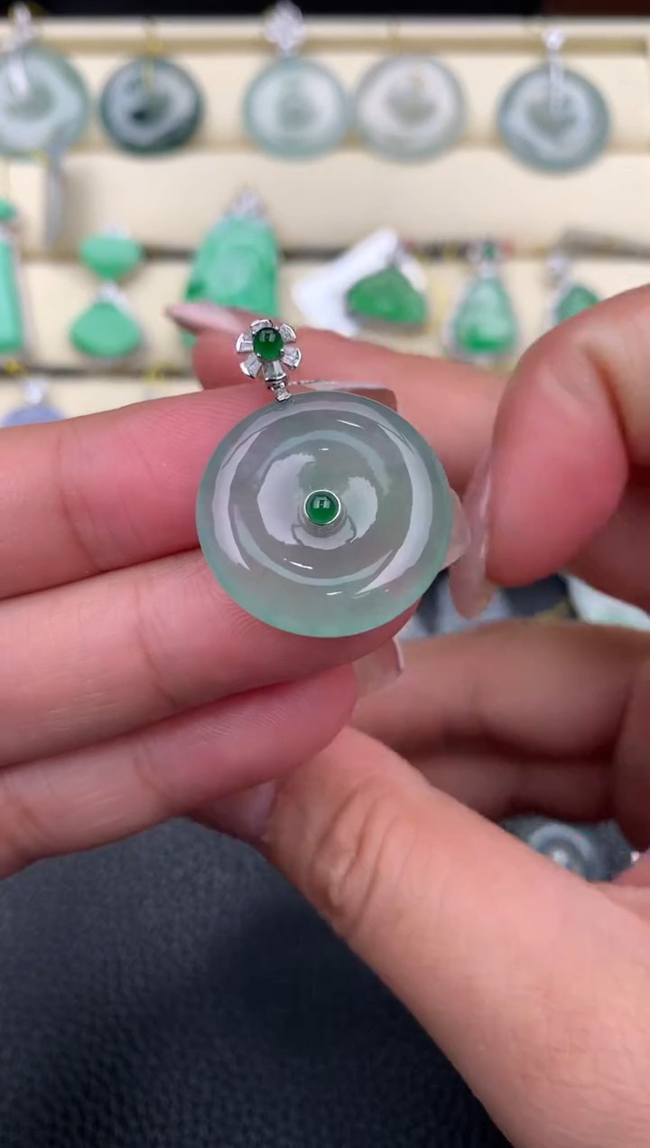 【闪购商品】翡翠颈饰18K金镶嵌D581