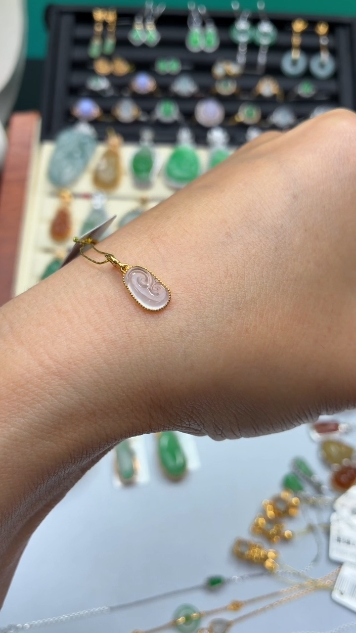 颈饰18K金镶嵌翡翠天然翡翠A货