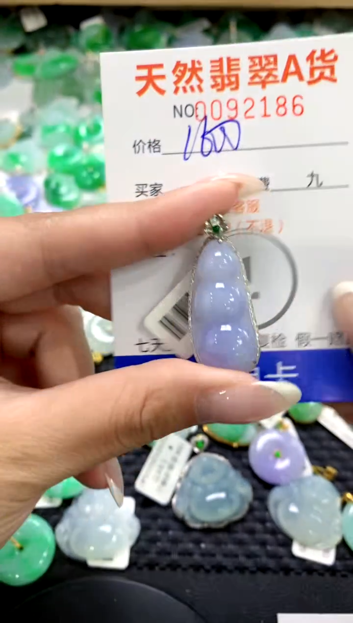 翡翠18K金镶嵌颈饰1111111111111111