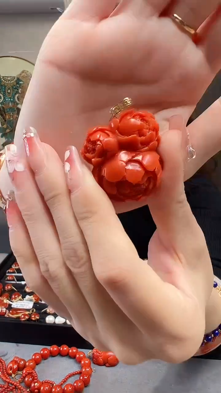 【闪购商品】南红玛瑙吊坠(不含链)18K金镶嵌/花花