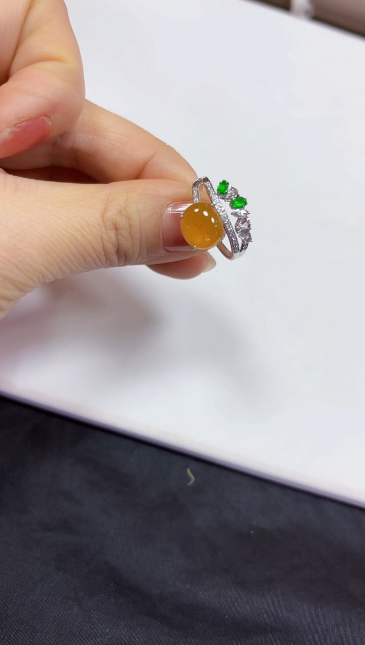 【闪购商品】翡翠颈饰18K金镶嵌戒指