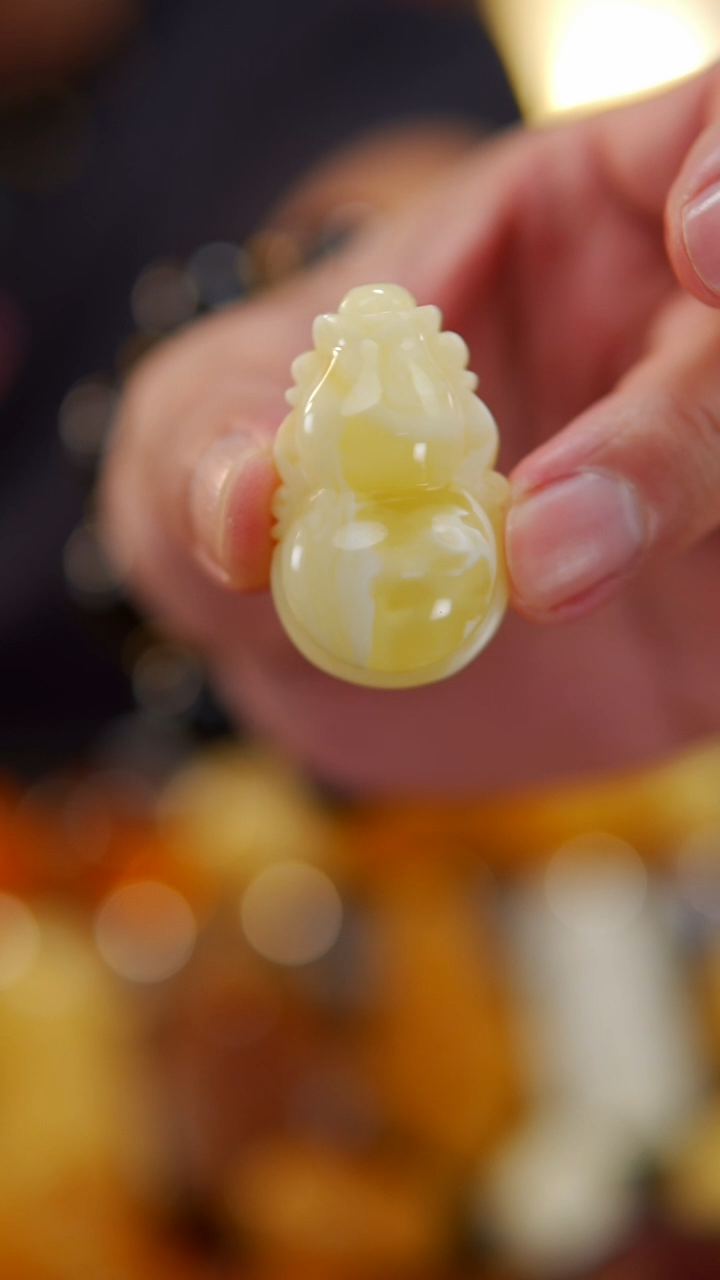 【闪购商品】蜜蜡颈饰未镶嵌乌料白花仿古葫芦9.31