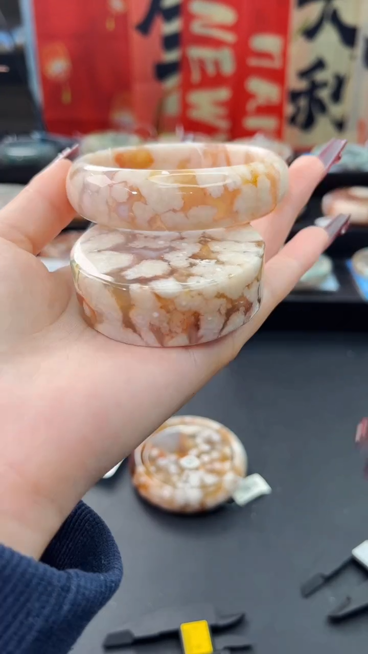 【闪购商品】石英质玉手镯未镶嵌赠送镯心（57圈口）