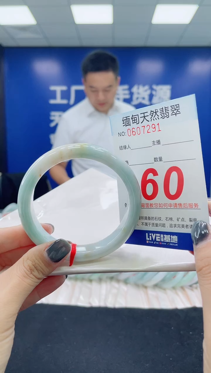 未镶嵌手镯翡翠天然翡翠手镯