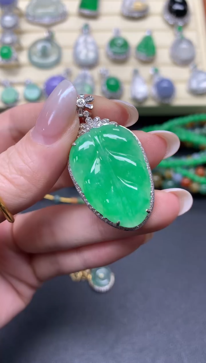 【闪购商品】翡翠吊坠(不含链)18K金镶嵌吊坠|10500+1050