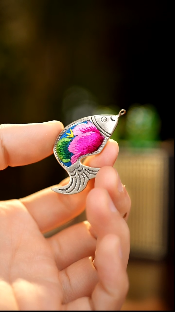 刺绣私人定制苗族手工W670