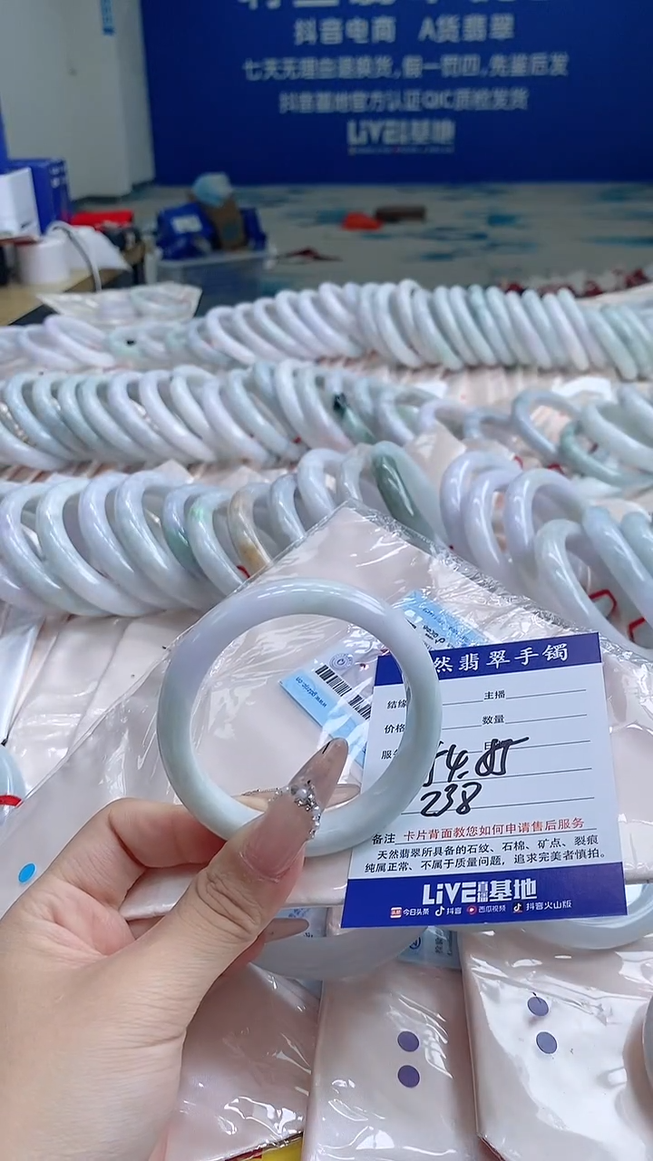 翡翠手镯未镶嵌631