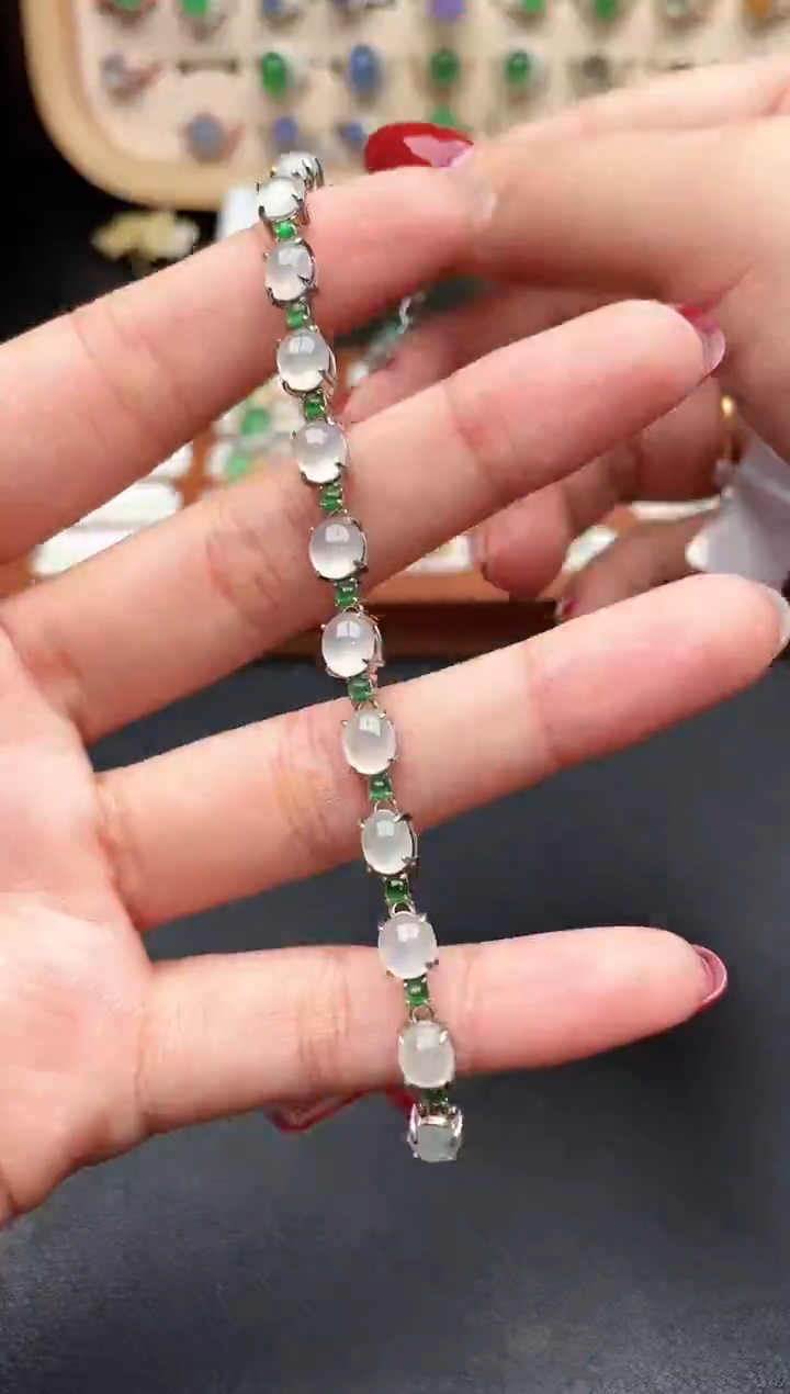 未镶嵌戒指翡翠一物一证一礼盒