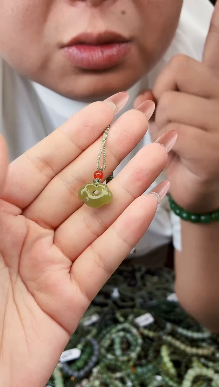 和田玉未镶嵌颈饰拍一发一