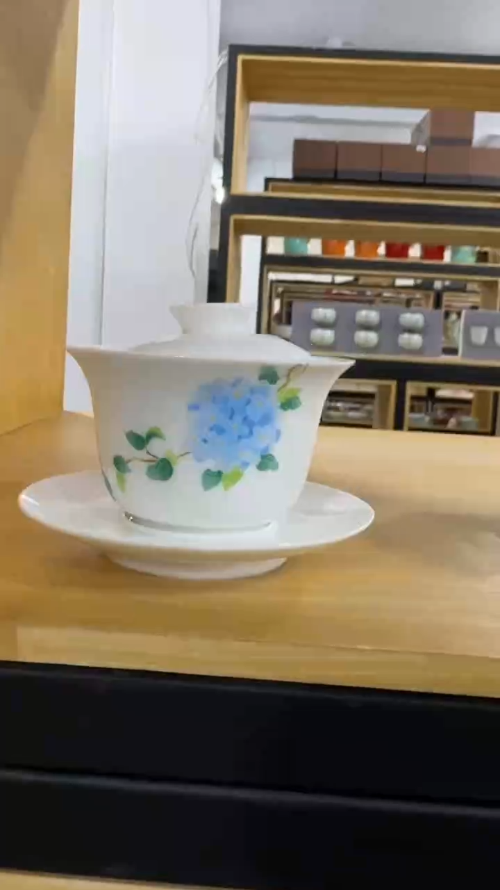 甜白瓷绣球花盖碗，直播间福利