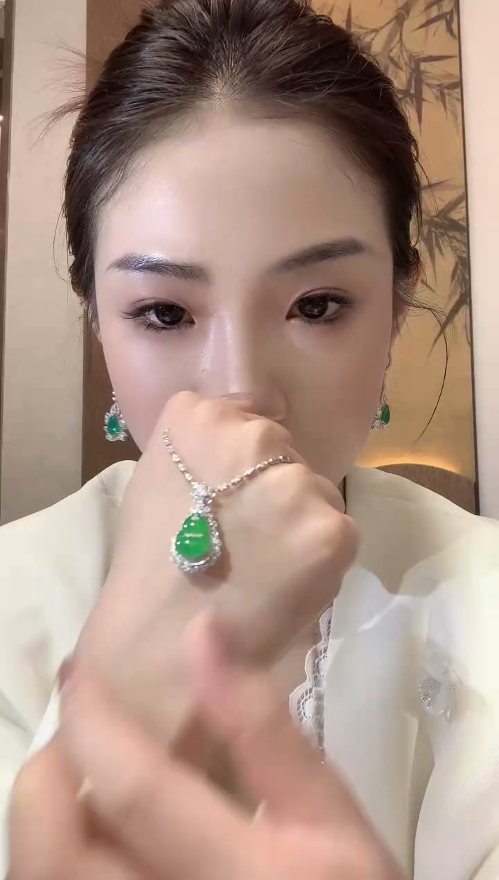 【闪购商品】翡翠吊坠(不含链)18K金镶嵌C57